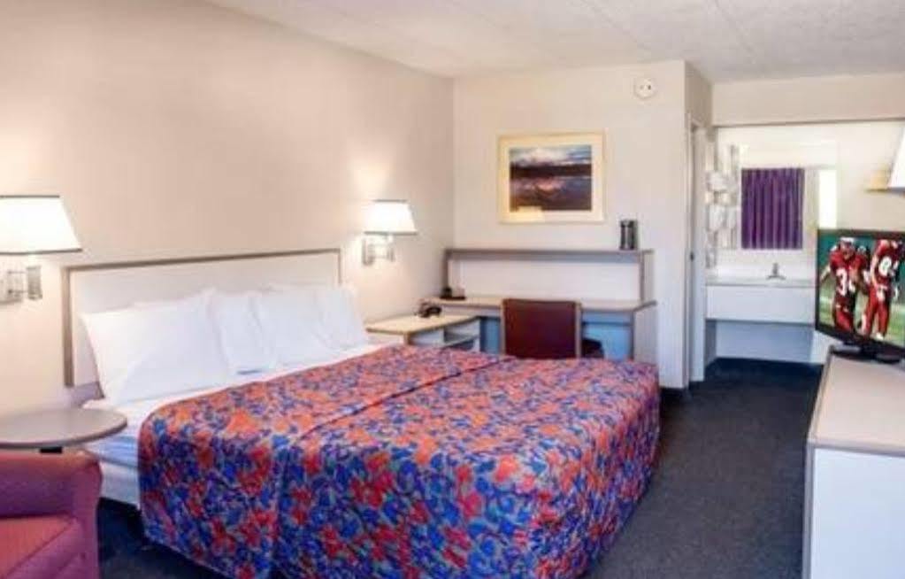 Red Roof Inn Lansing East - Msu Buitenkant foto
